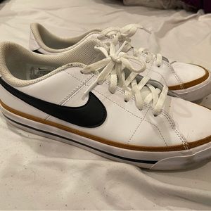 Nike Womens Court Legacy Size 8